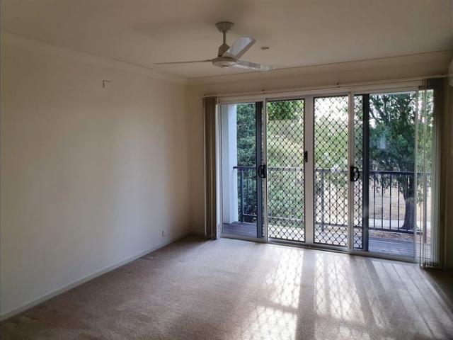 CHARMING, SPACIOUS STAND ALONE FULLY AIR CONDITIONED TOWNHOUSE