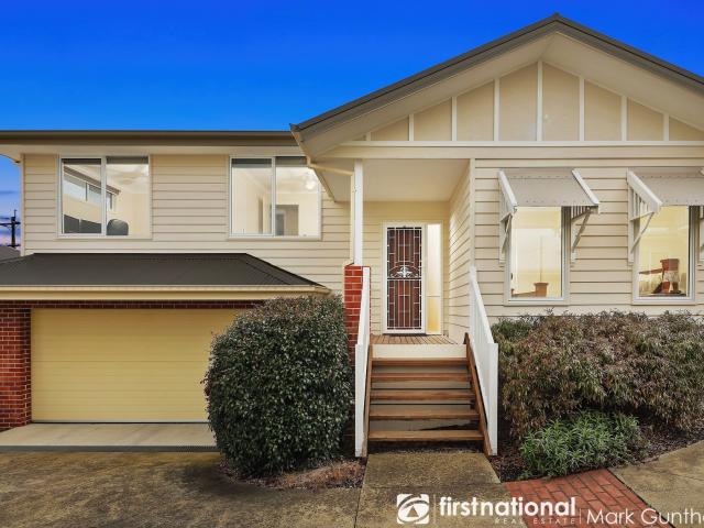Charming Split Level Townhouse in the Heart of Healesville