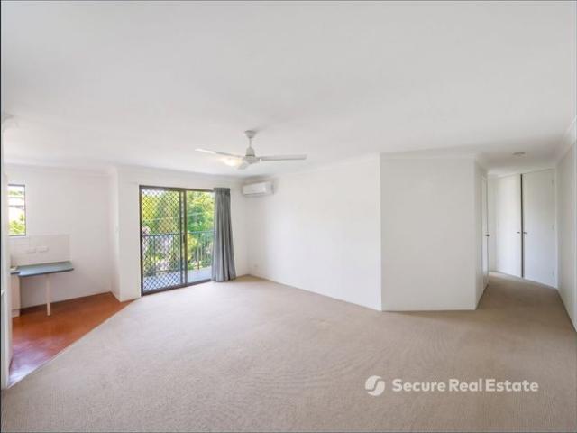 Charming St Lucia Unit Awaits You
