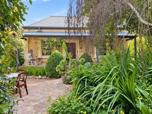 Charming Stone Cottage in the Heart of Stirling