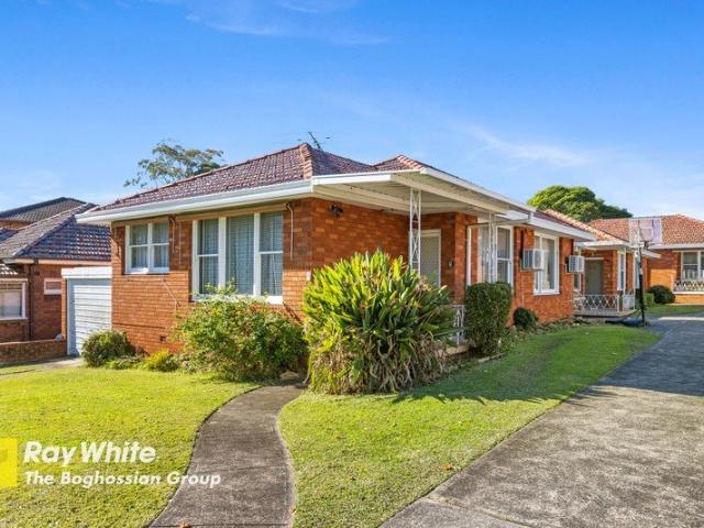Charming Street Front Villa with Space, Privacy & Potential