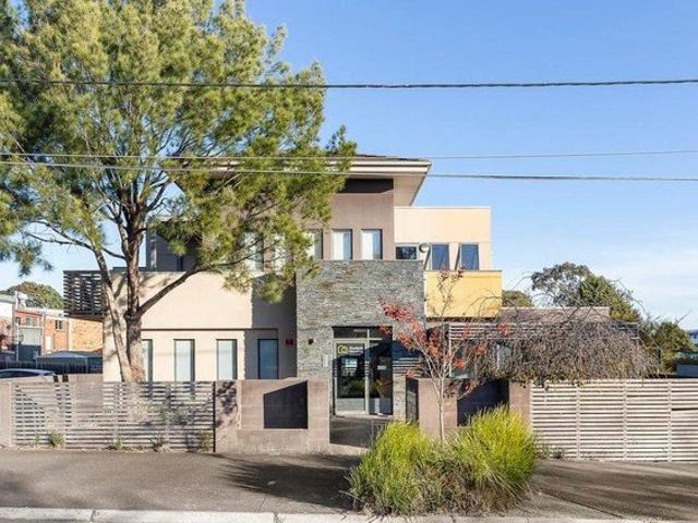 Charming Student Studio Near Deakin University Perfect Location!