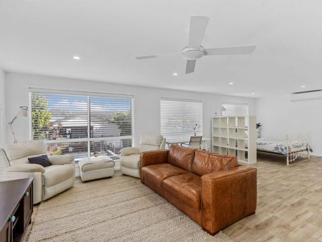 Charming Studio Apartment Moments from the Waterfront