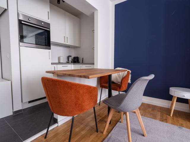Charming Studio Apartment with Isar Park View – Central & Stylish