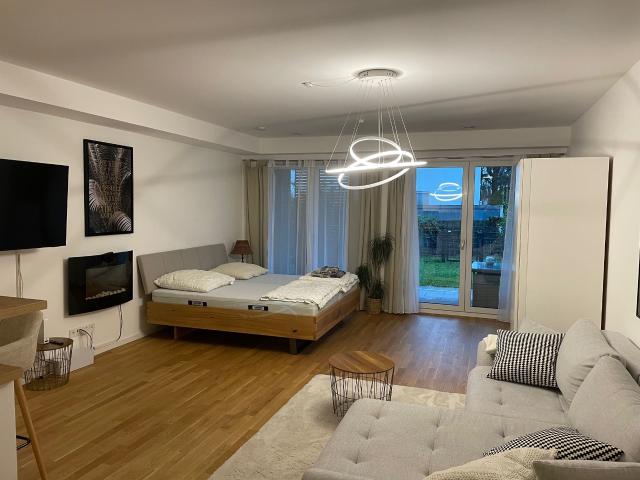 Charming Studio Apartment with Private Garden and Terrace in Frankfurt Ginnheim