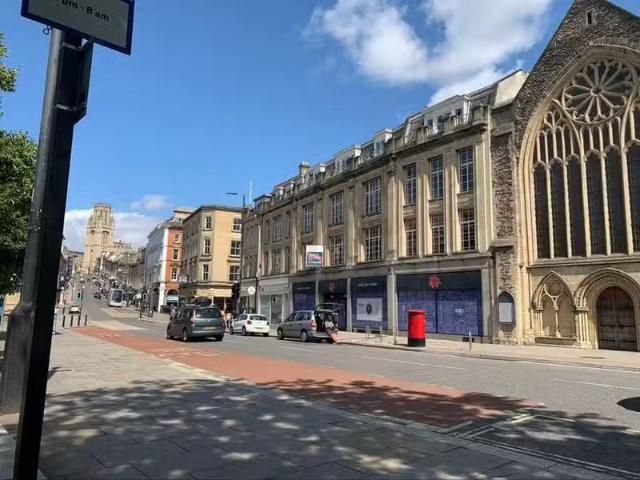 Deal! Studio flat for rent in College Green, Bristol, BS1
