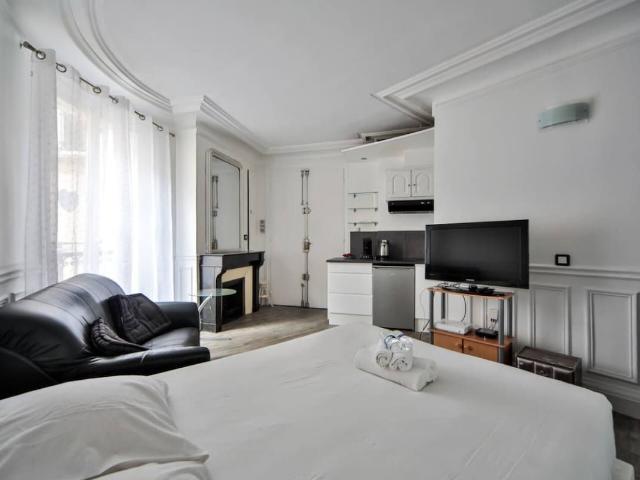 Charming Studio in St Germain near Jardin du Luxembourg, Paris Amsterdam Apartments for Rent