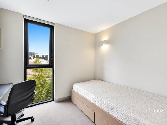 CHARMING STUDIO IN PRIME HAWTHORN LOCATION