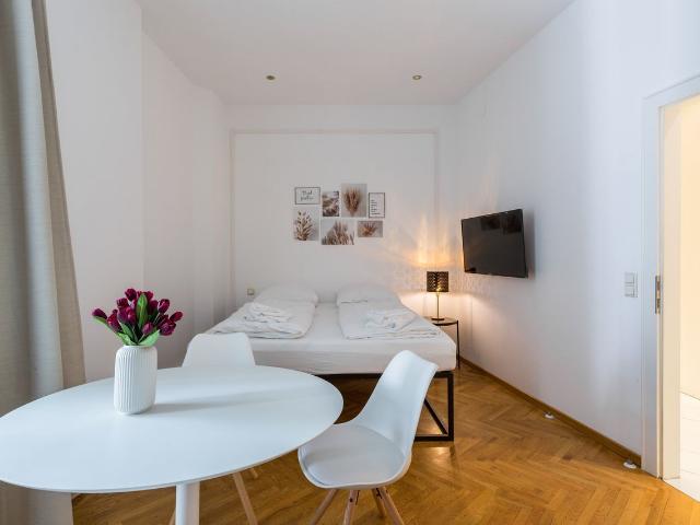 Charming Studio in the Center – Vienna Old Town, Lift, Fast WiFi, Fully Furnished, Vienna Amsterdam Apartments for Rent