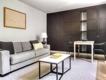 Charming Studio in the Heart of Paris, Paris Amsterdam Apartments for Rent