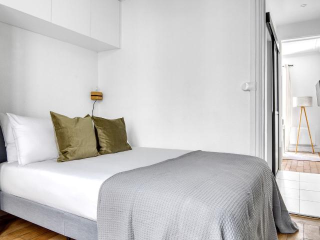 Charming Studio in the Heart of Paris!, Paris Amsterdam Apartments for Rent