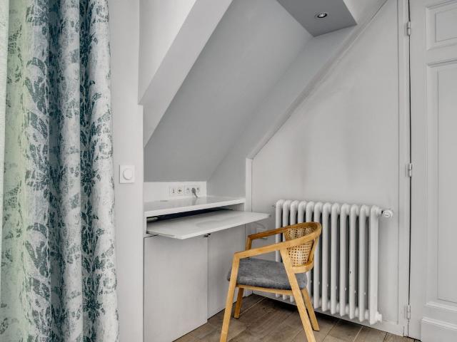 Charming Studio in the Heart of Paris, Paris Amsterdam Apartments for Rent