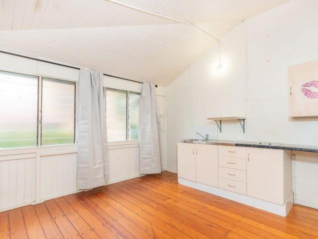 Charming Studio Living in the Heart of Clayfield