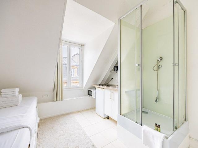 Charming Studio with Elevator in the Heart of the 10th Arrondissement, Paris Amsterdam Apartments for Rent