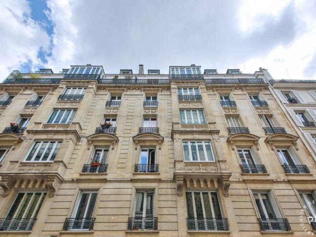 Charming studio with small balcony in the heart of Paris, Paris Amsterdam Apartments for Rent