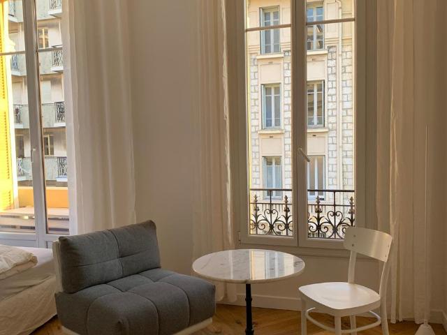 Charming, Stylish Studio Carré D'or