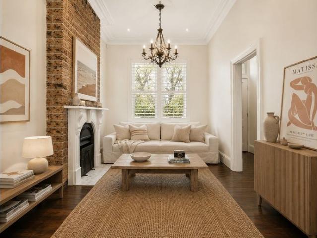 Charming Sunlit Paddington Terrace with Courtyard