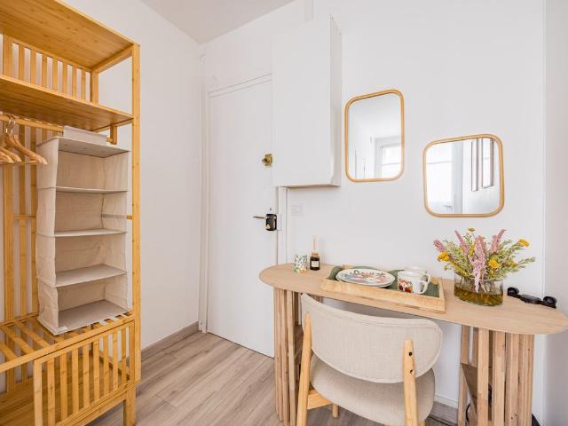 Charming Sunny Studio with AC near Avenue Foch, Paris Amsterdam Apartments for Rent