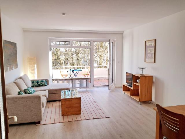 Charmingly furnished 2 room city apartment with south facing balcony in Eimsbüttel