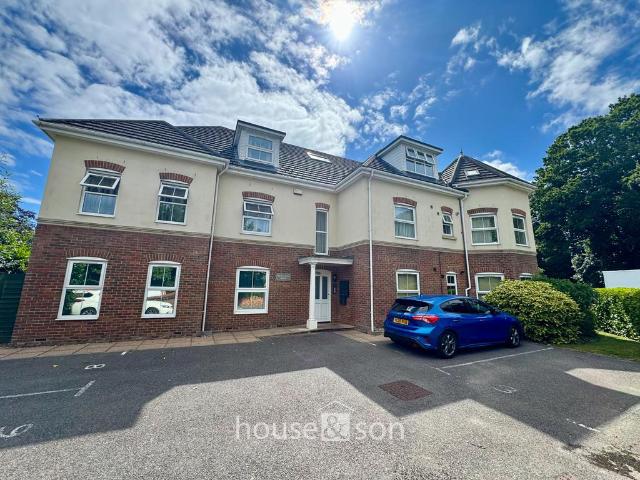 Charminster Road, Charminster 3 bed apartment to rent £1,695 pcm £391 pw