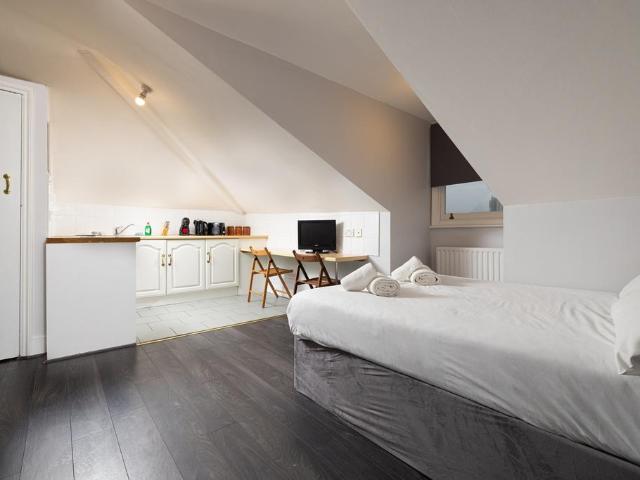 Charmstay Studio SW 24, 57 Belsize Park, London, NW3 4EG, United Kingdom | 1 bed apartment for rent #138512421 | Rentberry