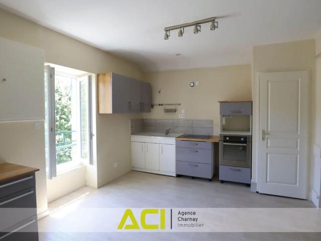 CHARNAY LES MACON CENTRE – BEL APPARTEMENT T2 ANCIEN