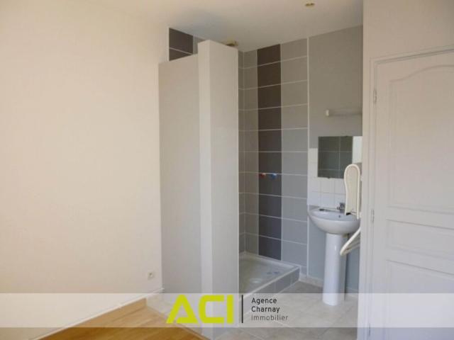 CHARNAY LES MACON CENTRE VILLE PROCHE COMMERCES – APPARTEMENT T2 AU CALME
