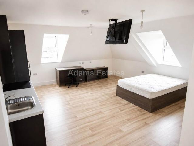 Charndon Close, Reading RG2, Studio to rent, £1,365 pcm | PrimeLocation