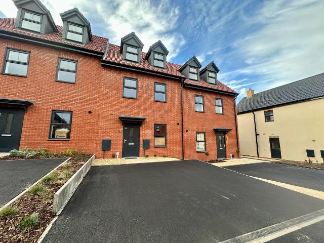 Charnian Way, Loughborough LE12, 3 bed property to rent, £1,250 pcm | PrimeLocation