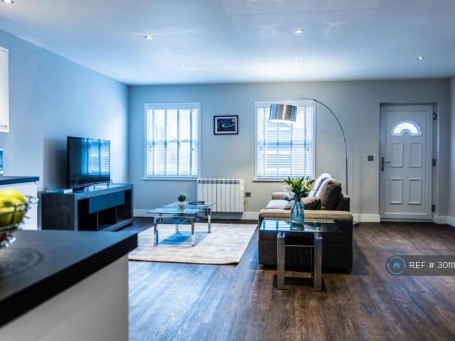Charnwood Court Old Town, Swindon, SN1 1 bed flat to rent £1,150 pcm £265 pw