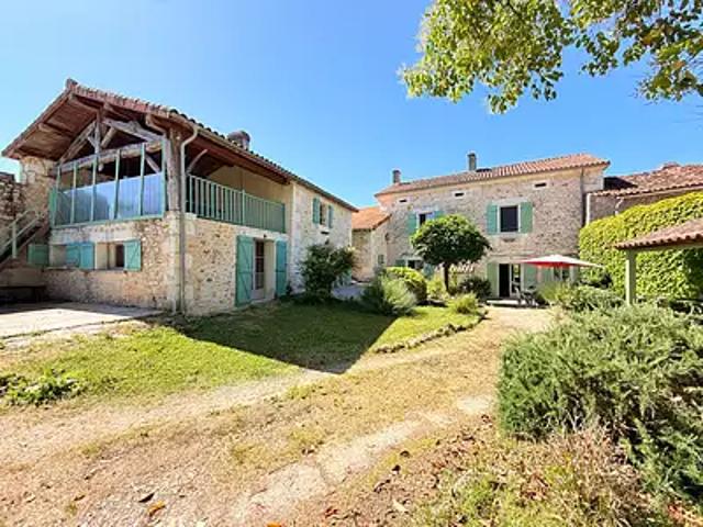 Charras 16380 Achat / Vente maison 10 pièces t10 terrasse cave