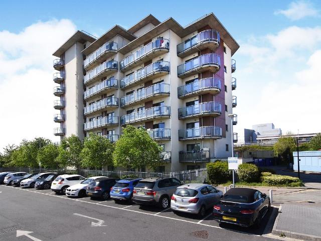 Charrington Court, Romford RM1, 2 bed flat to rent, £1,650 pcm | PrimeLocation