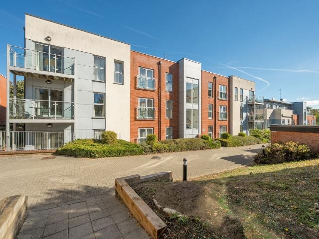 Charrington Place, St.Albans AL1, 2 bed flat to rent, £1,850 pcm | PrimeLocation