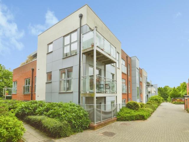 Charrington Place, St Albans, AL1 2 bed flat to rent £1,800 pcm £415 pw