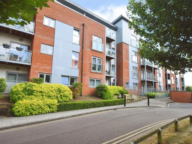 Charrington Place, St Albans, AL1 2 bed flat to rent £2,000 pcm £462 pw