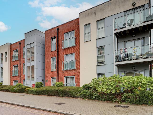 Charrington Place, St. Albans, Hertfordshire AL1, 1 bed flat to rent, £1,500 pcm | PrimeLocation