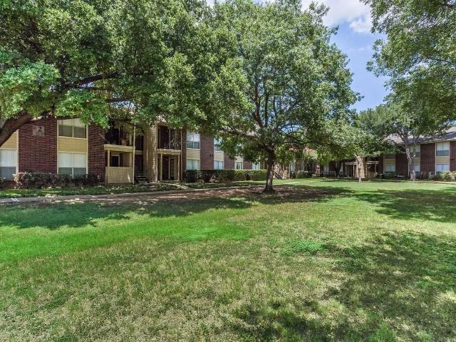 Charter Oak Apartments 2 Bedroom Apartment for Rent at 105 E Harwood Rd, Euless, TX 76039