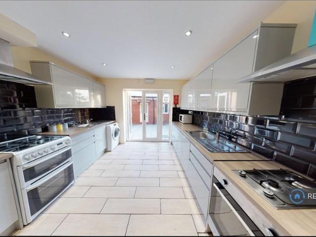 Charter Avenue, Coventry, CV4 7 bed semi detached house to rent £5,156 pcm £1,190 pw