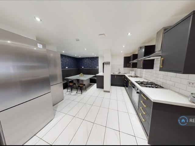 Charter Avenue, Coventry, CV4 8 bed semi detached house to rent £6,067 pcm £1,400 pw