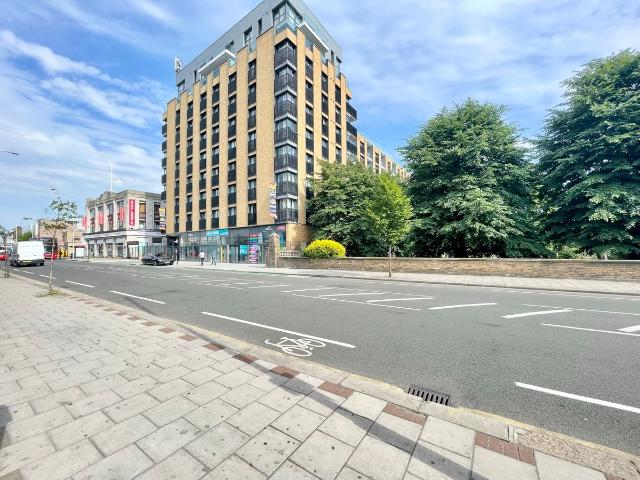 Charter House, Ilford IG1, 1 bed flat to rent, £1,500 pcm | PrimeLocation