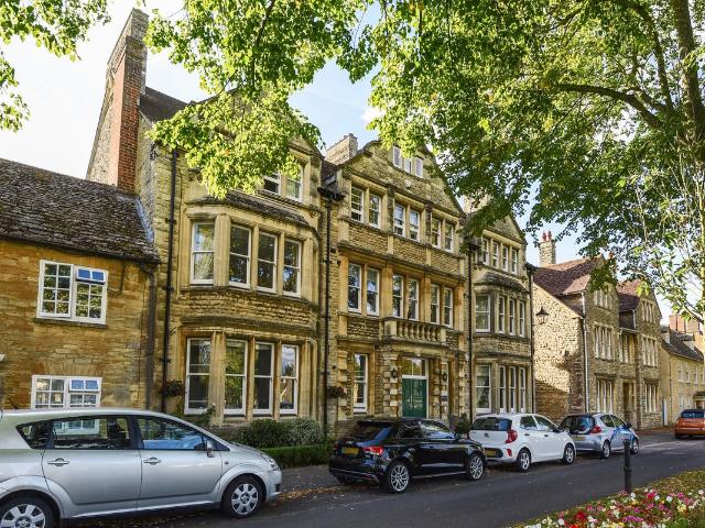 Charter Place, Church Green, Witney OX28, 3 bed flat to rent, £1,600 pcm | PrimeLocation