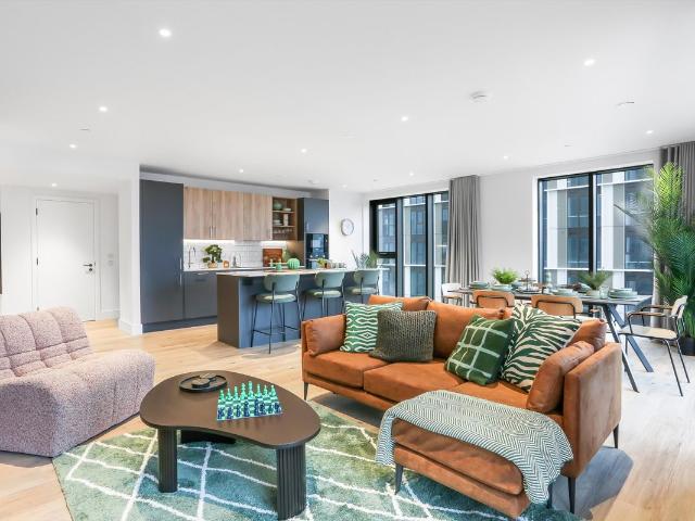 Charter Street, Canary Wharf, London E22, 3 bed flat to rent, £5,665 pcm | PrimeLocation