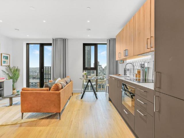 Charter Street, Canary Wharf, London. Studio to rent £2,509 pcm £579 pw