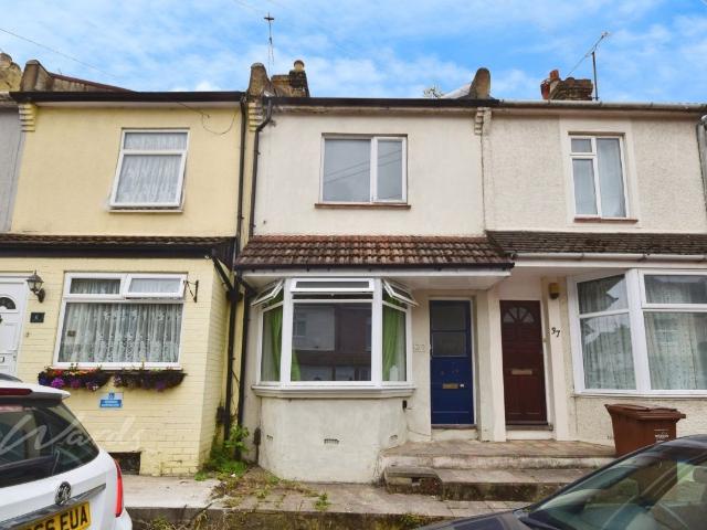 Charter Street, Gillingham ME7, 3 bed terraced house to rent, £1,250 pcm | PrimeLocation