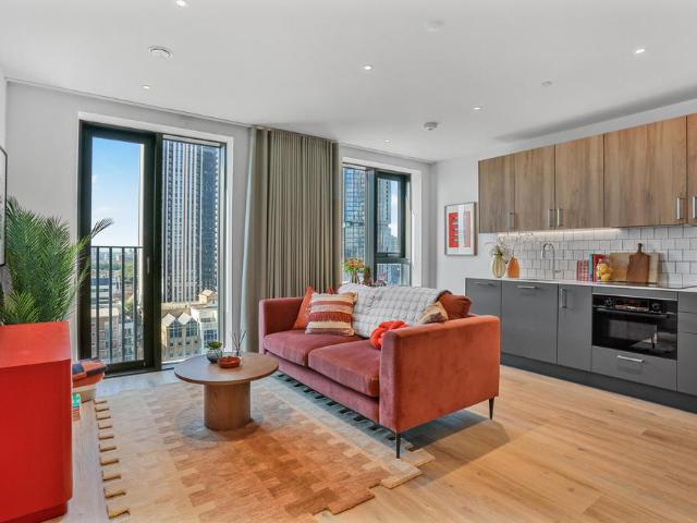 Charter Street, London, E22 Studio to rent £2,605 pcm £601 pw