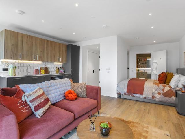 Charter Street, London, E22 Studio to rent £2,605 pcm £601 pw