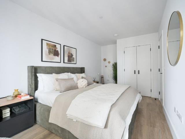 Charter Street, South Quay E22, 1 bed flat to rent, £3,037 pcm | PrimeLocation