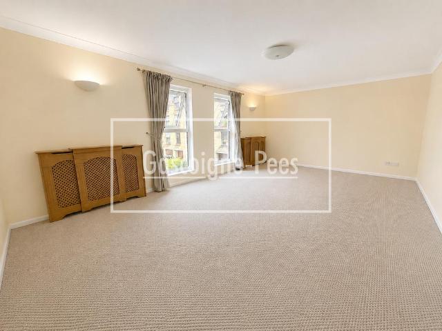 Charterhouse Road Chapel Fields. 2 bed flat to rent £1,625 pcm £375 pw