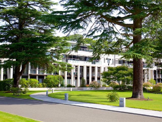 Charters Garden House, Charters Road. 3 bed penthouse to rent £9,500 pcm £2,192 pw