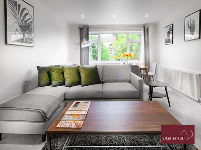 Charters Lane, Ascot SL5, 2 bed cottage to rent, £3,000 pcm | PrimeLocation